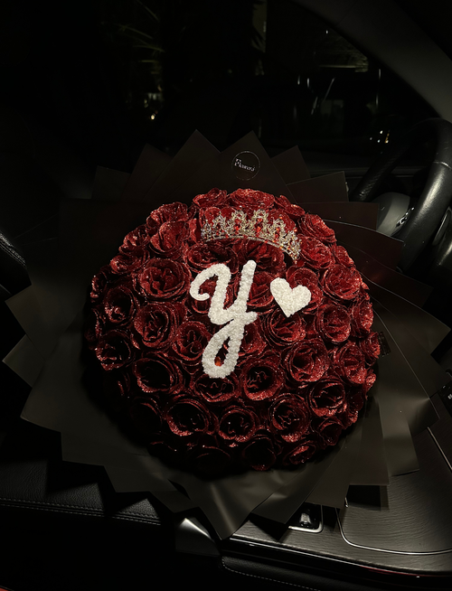 50 Kunststof Rozen met Gepersonaliseerd Letter en Kroon